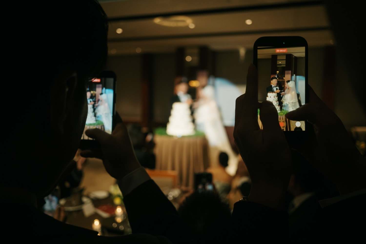 大切な人たちとともに笑顔と感動が響き合うひととき。
ニューヨークのステーキハウスをイメージした空間で、大切なゲストと過ごす心地よく上質なウエディングパーティー。